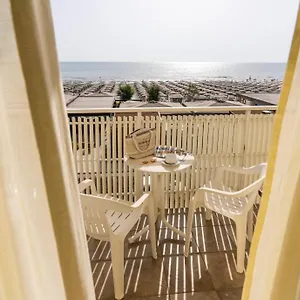 Byron Milano Marittima